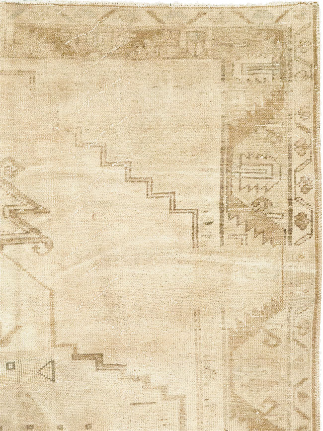 Vintage Turkish Anatolian Gallery Rug, No.32322 - Galerie Shabab
