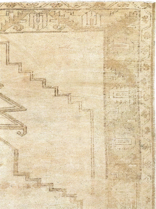 Vintage Turkish Anatolian Gallery Rug, No.32322 - Galerie Shabab