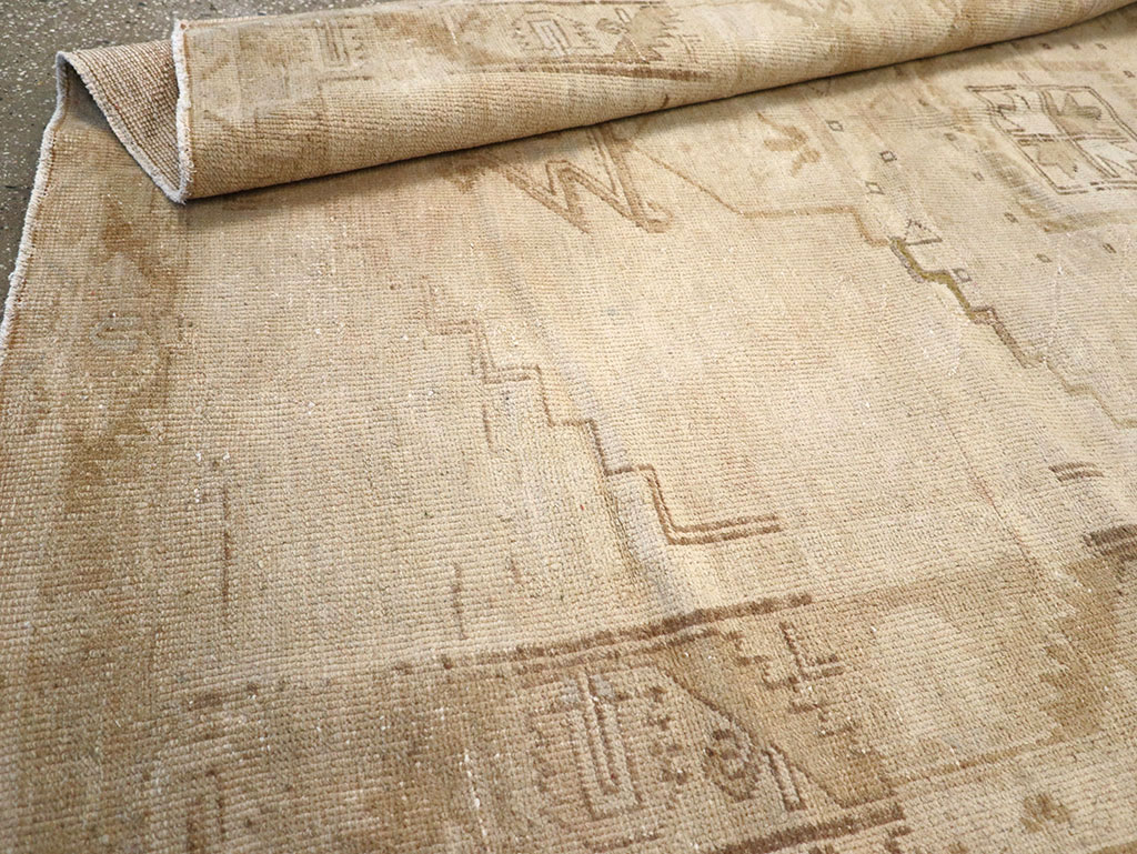 Vintage Turkish Anatolian Gallery Rug, No.32322 - Galerie Shabab