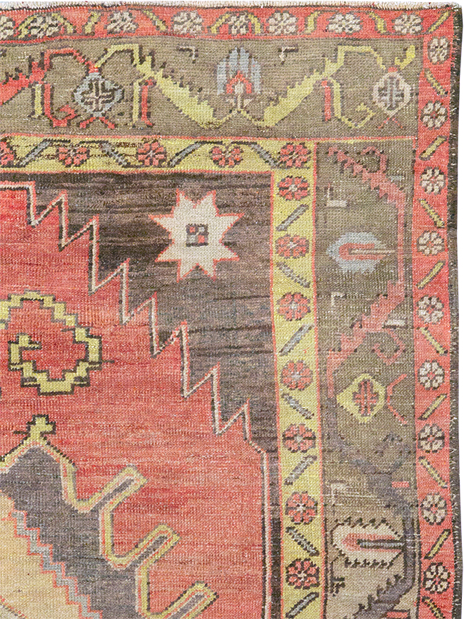 Vintage Turkish Anatolian Gallery Rug, No.32326 - Galerie Shabab