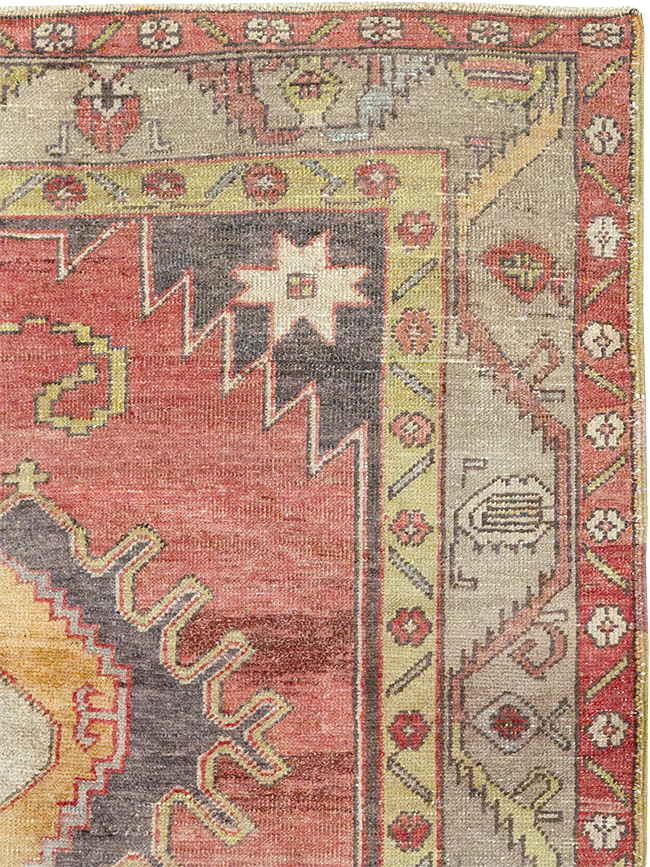 Vintage Turkish Anatolian Gallery Rug, No.32326 - Galerie Shabab