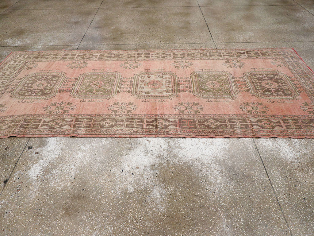 Vintage Turkish Oushak Gallery Rug, No.32327 - Galerie Shabab