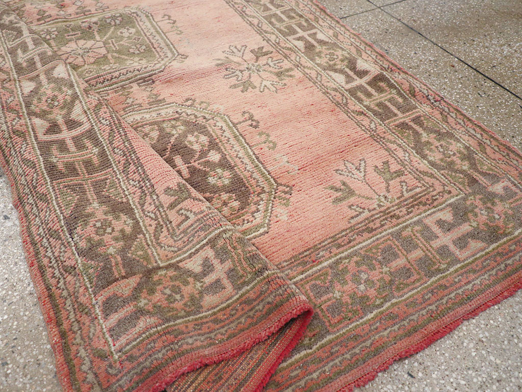 Vintage Turkish Oushak Gallery Rug, No.32327 - Galerie Shabab