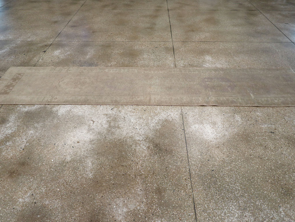 Vintage Turkish Anatolian Runner, No.32332 - Galerie Shabab