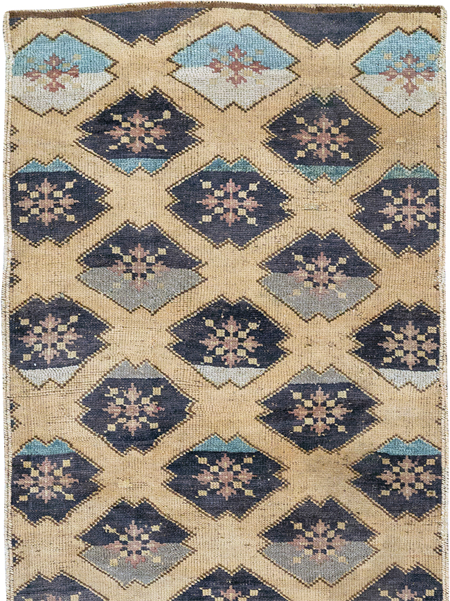 Vintage Turkish Anatolian Runner, No.32346 - Galerie Shabab