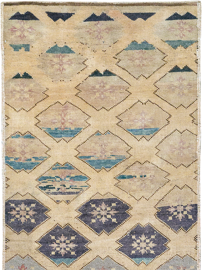 Vintage Turkish Anatolian Runner, No.32346 - Galerie Shabab