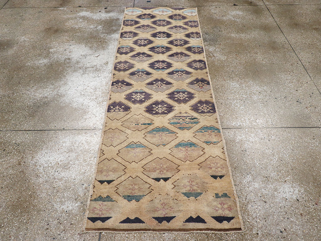 Vintage Turkish Anatolian Runner, No.32346 - Galerie Shabab