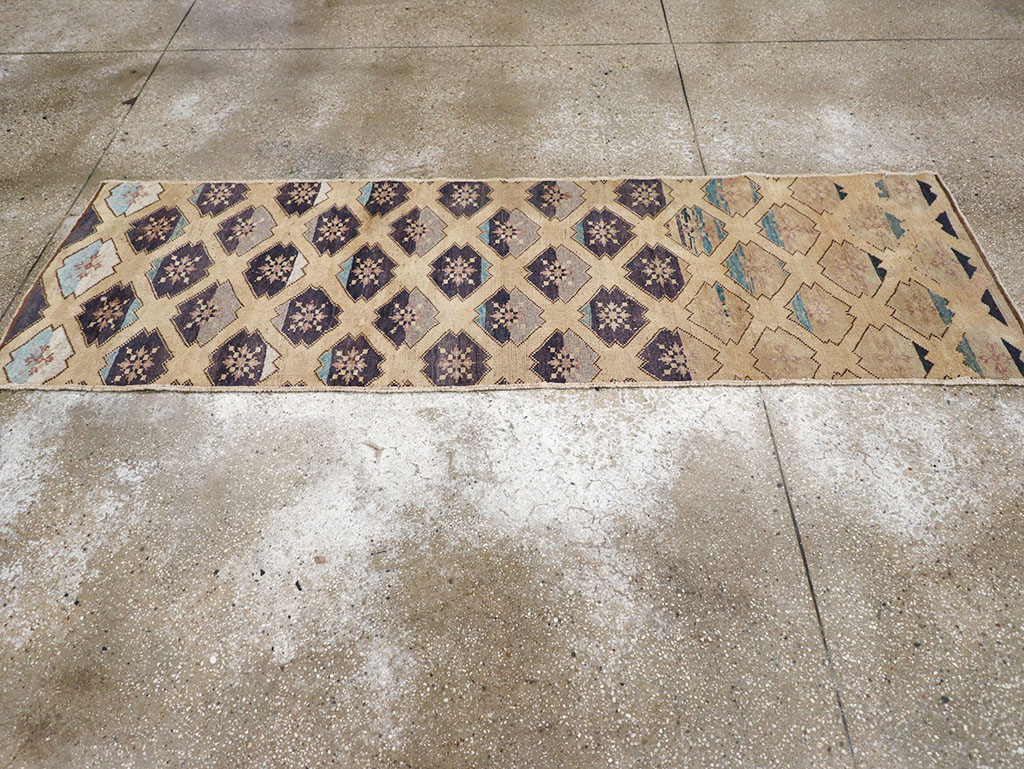 Vintage Turkish Anatolian Runner, No.32346 - Galerie Shabab