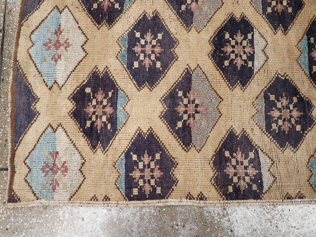 Vintage Turkish Anatolian Runner, No.32346 - Galerie Shabab