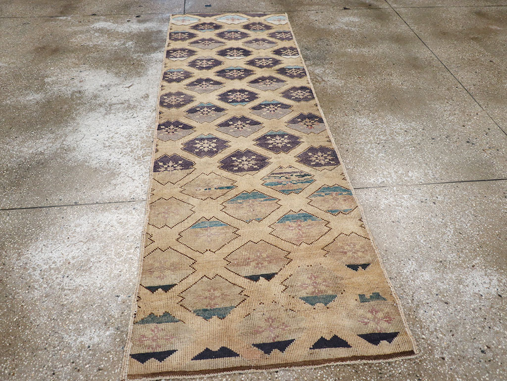 Vintage Turkish Anatolian Runner, No.32346 - Galerie Shabab