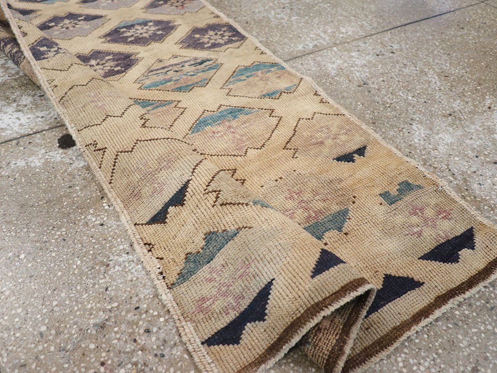 Vintage Turkish Anatolian Runner, No.32346 - Galerie Shabab