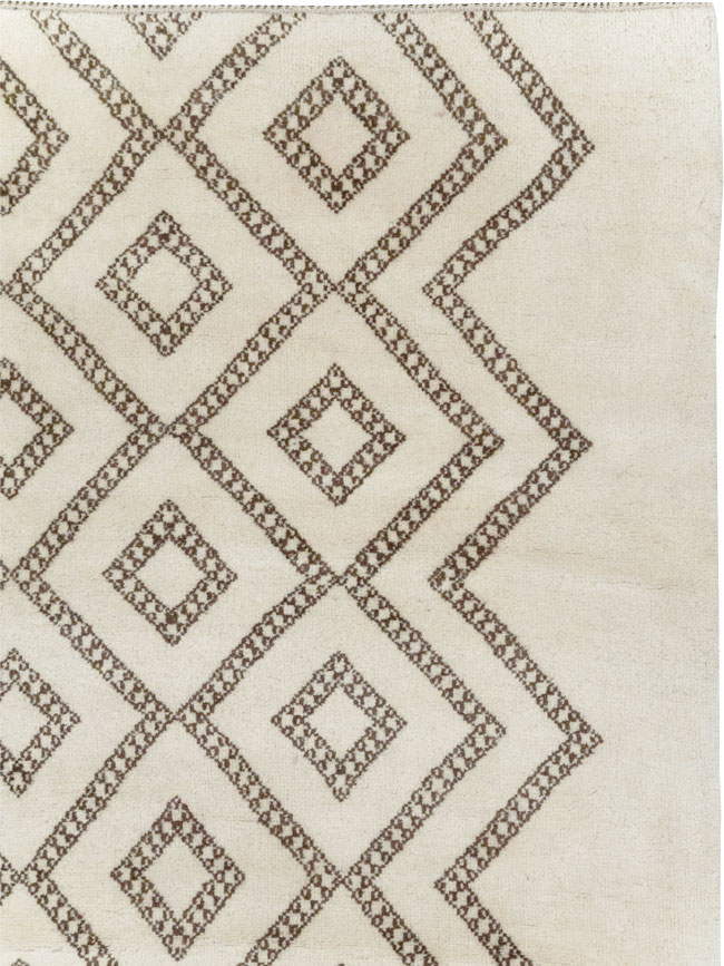 Modern Moroccan Room Size Carpet, No.32349 - Galerie Shabab