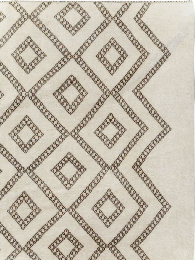 Modern Moroccan Room Size Carpet, No.32349 - Galerie Shabab