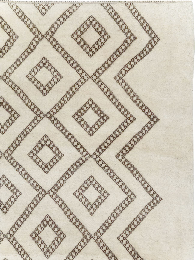 Modern Moroccan Room Size Carpet, No.32349 - Galerie Shabab