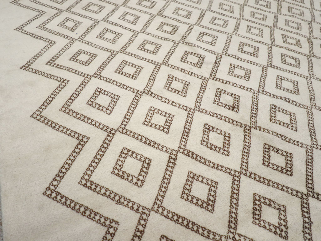Modern Moroccan Room Size Carpet, No.32349 - Galerie Shabab