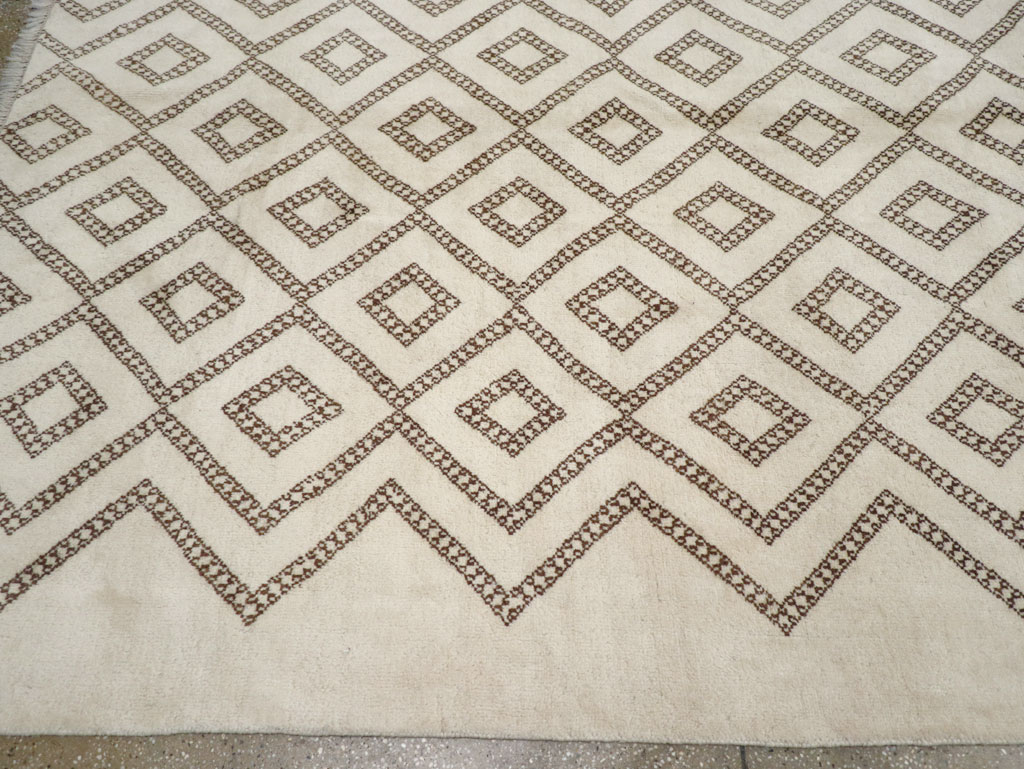 Modern Moroccan Room Size Carpet, No.32349 - Galerie Shabab