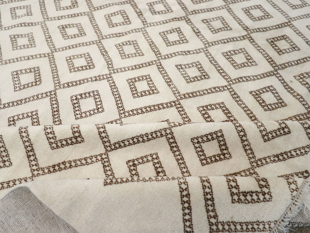 Modern Moroccan Room Size Carpet, No.32349 - Galerie Shabab