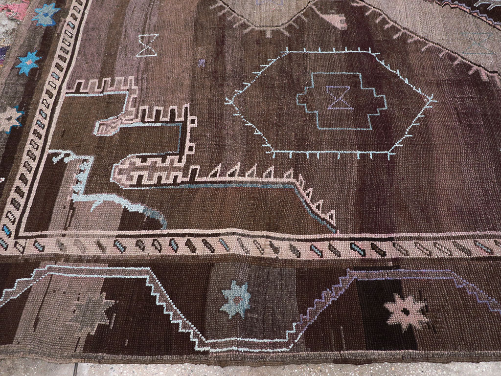 Vintage Turkish Anatolian Room Size Carpet, No.32350 - Galerie Shabab