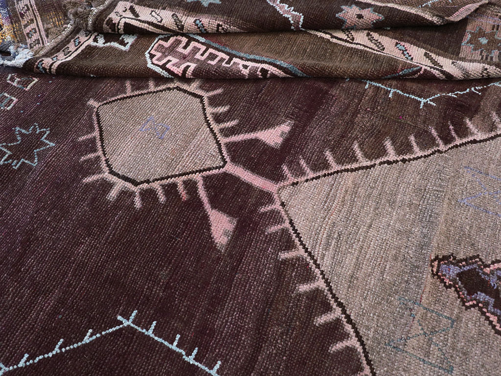 Vintage Turkish Anatolian Room Size Carpet, No.32350 - Galerie Shabab