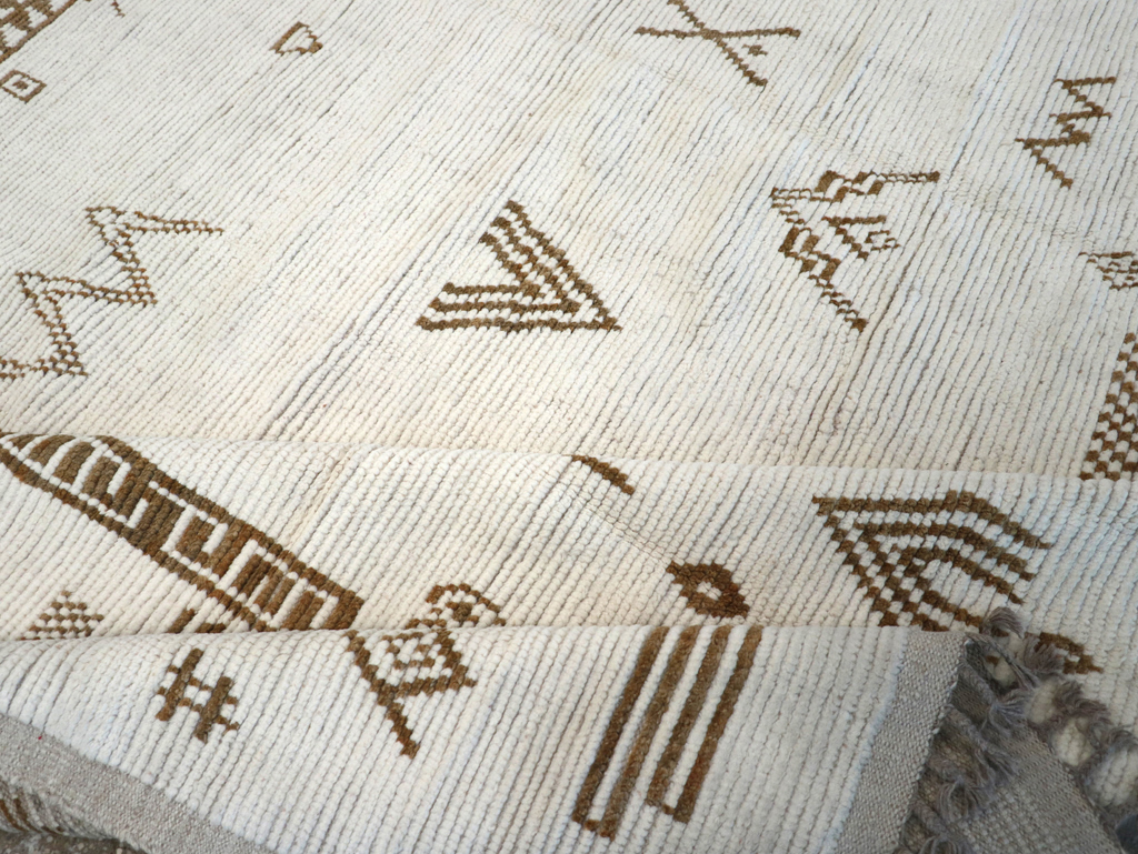 Modern Moroccan Tribal Room Size Carpet, No.32355 - Galerie Shabab