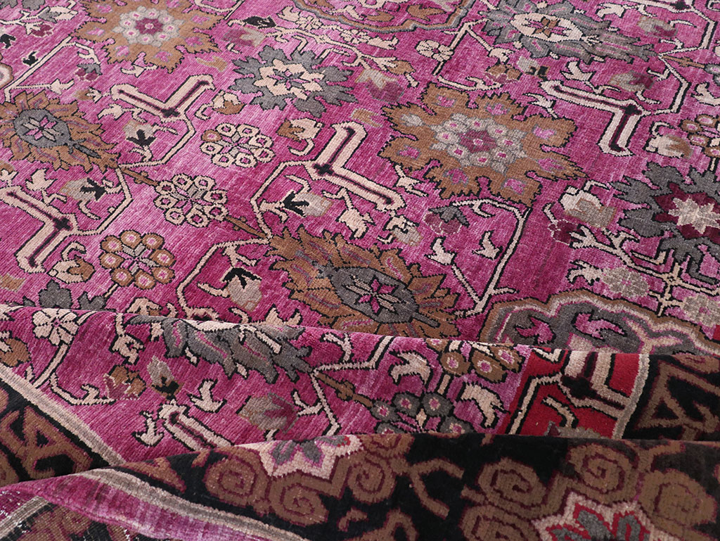 Vintage Turkish Anatolian Room Size Carpet, No.32357 - Galerie Shabab