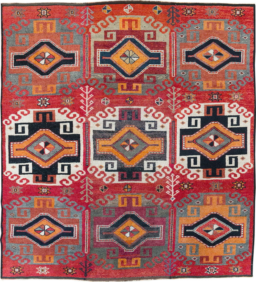 Vintage Turkish Anatolian Square Room Size Carpet, No.32370 - Galerie Shabab