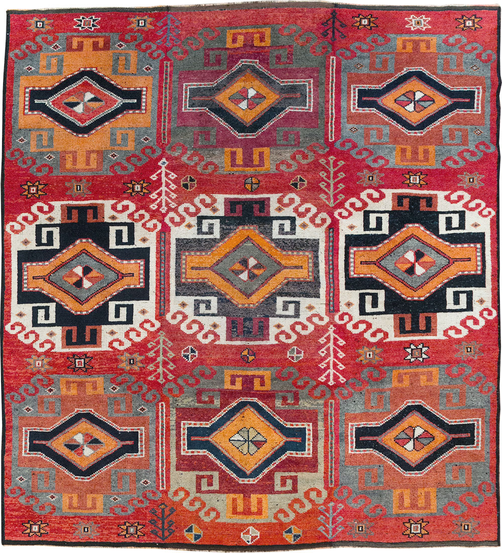 Vintage Turkish Anatolian Square Room Size Carpet, No.32370 - Galerie Shabab