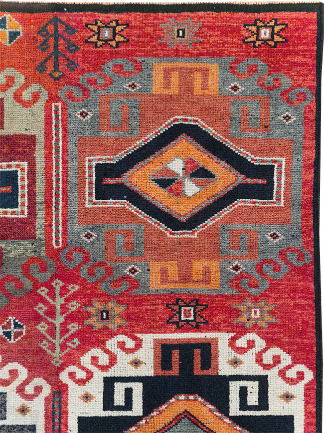 Vintage Turkish Anatolian Square Room Size Carpet, No.32370 - Galerie Shabab