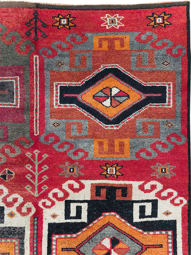 Vintage Turkish Anatolian Square Room Size Carpet, No.32370 - Galerie Shabab