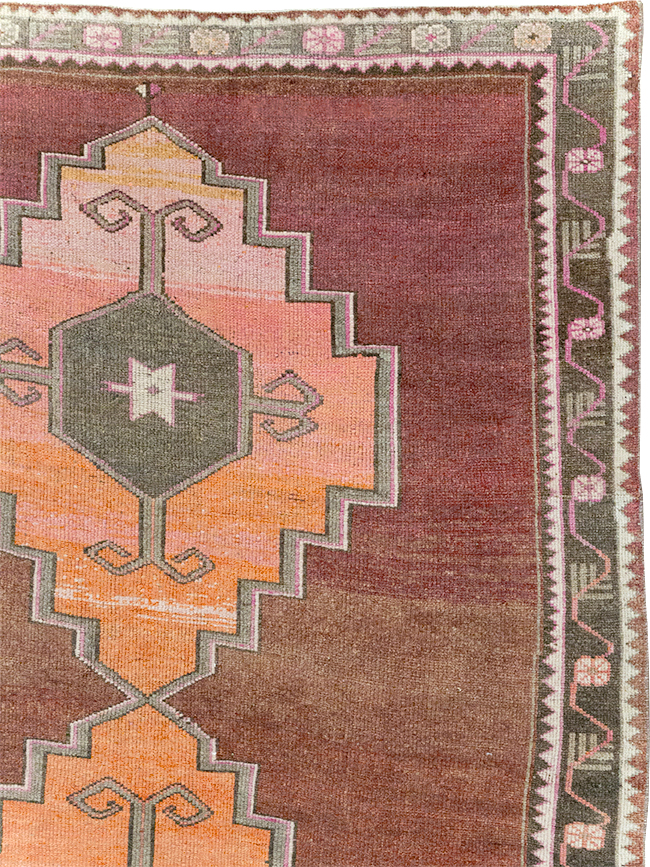 Vintage Turkish Anatolian Room Size Carpet, No.32409 - Galerie Shabab