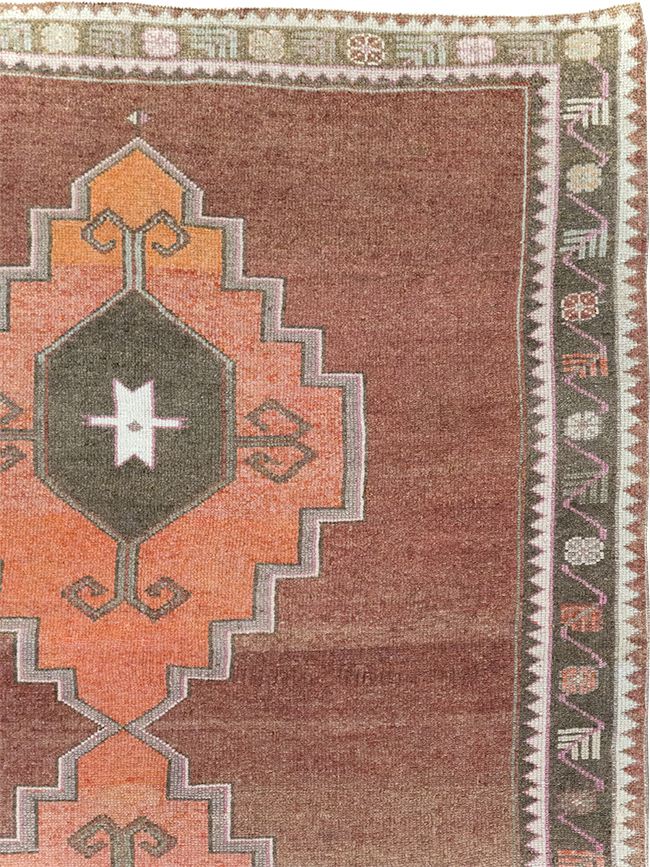 Vintage Turkish Anatolian Room Size Carpet, No.32409 - Galerie Shabab