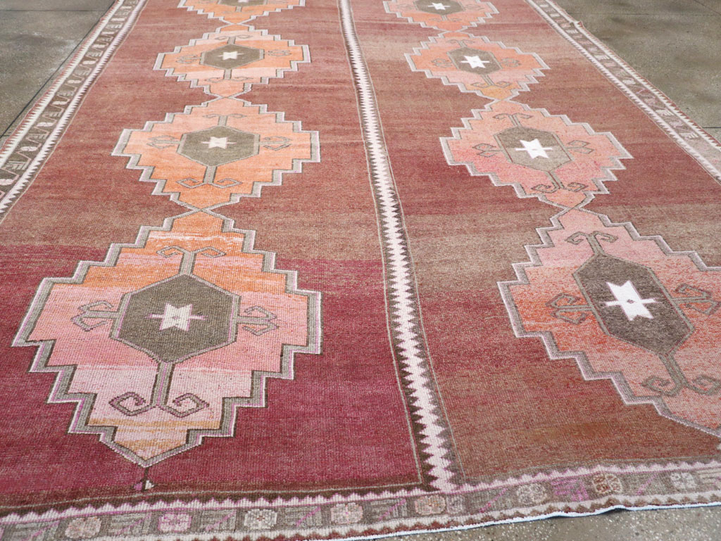 Vintage Turkish Anatolian Room Size Carpet, No.32409 - Galerie Shabab