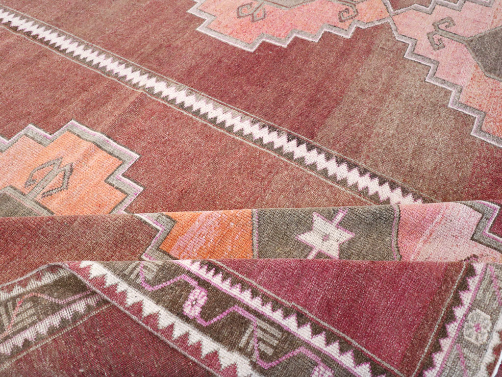 Vintage Turkish Anatolian Room Size Carpet, No.32409 - Galerie Shabab