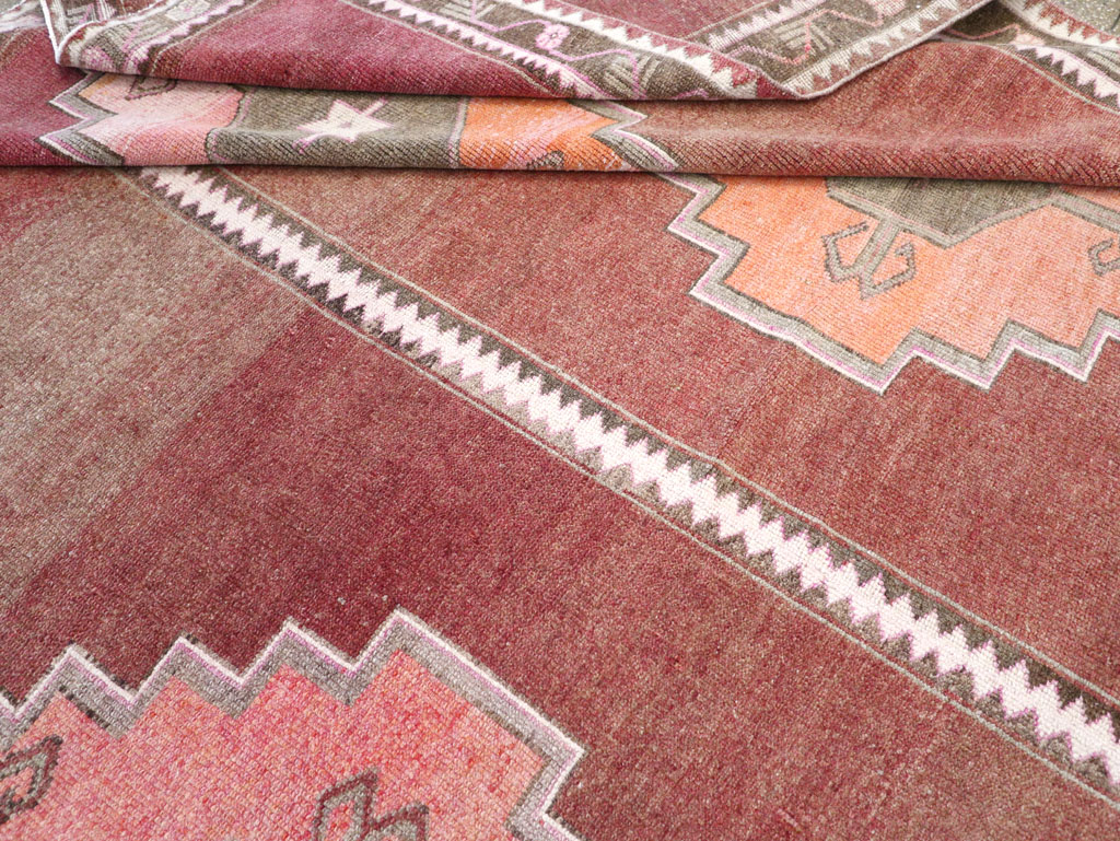 Vintage Turkish Anatolian Room Size Carpet, No.32409 - Galerie Shabab