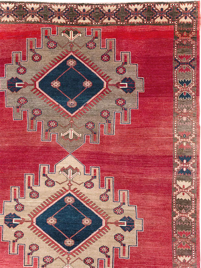 Vintage Turkish Anatolian Room Size Carpet, No.32410 - Galerie Shabab