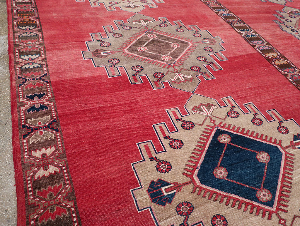 Vintage Turkish Anatolian Room Size Carpet, No.32410 - Galerie Shabab
