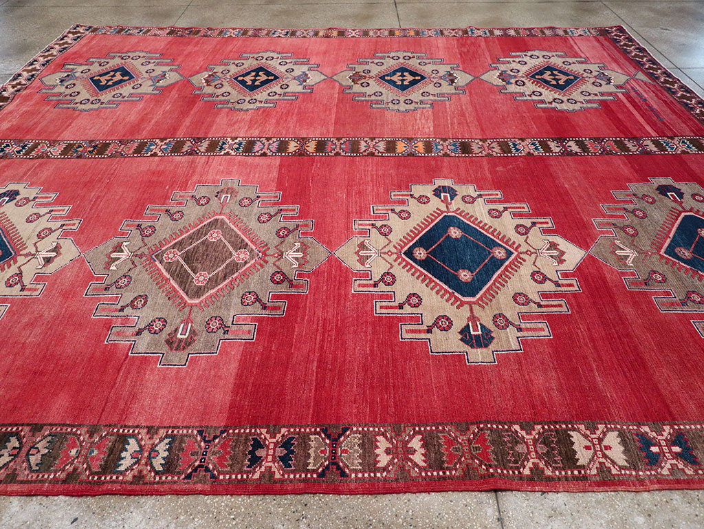 Vintage Turkish Anatolian Room Size Carpet, No.32410 - Galerie Shabab