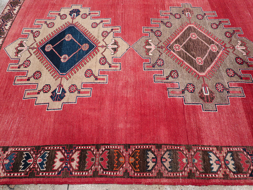 Vintage Turkish Anatolian Room Size Carpet, No.32410 - Galerie Shabab