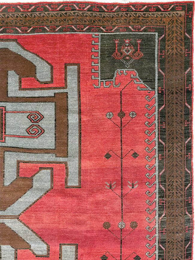 Vintage Turkish Anatolian Tribal Room Size Carpet, No.32419 - Galerie Shabab