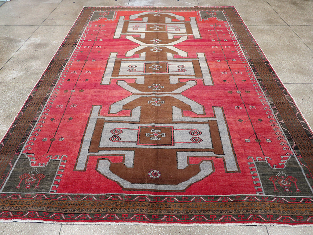Vintage Turkish Anatolian Tribal Room Size Carpet, No.32419 - Galerie Shabab