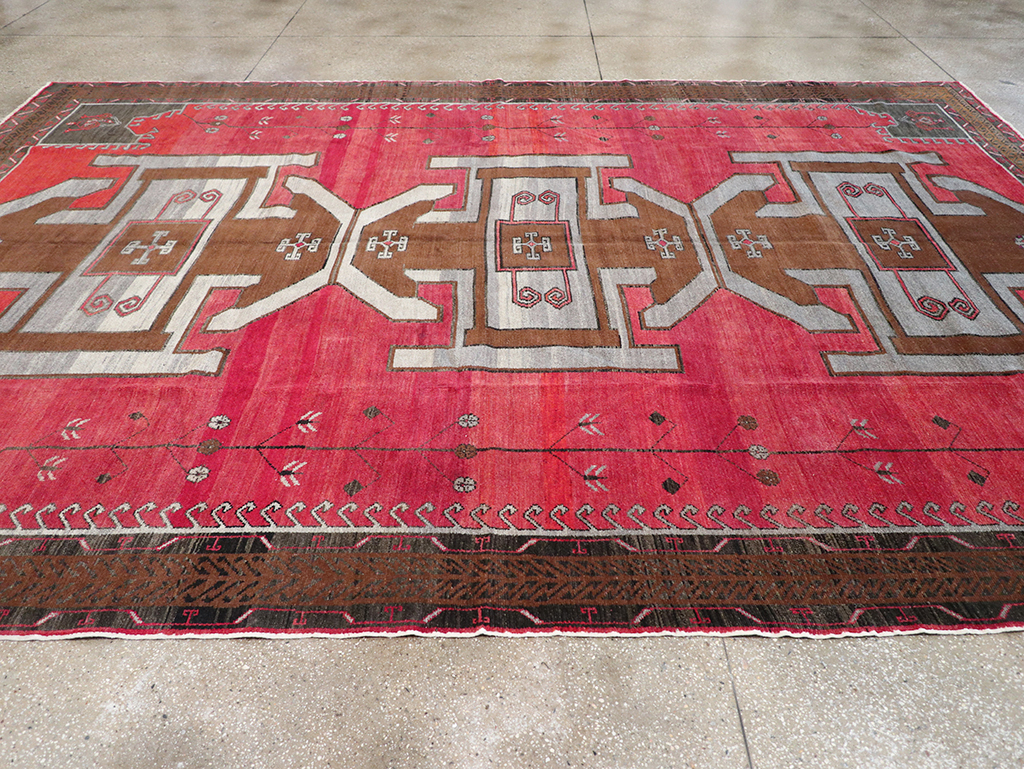 Vintage Turkish Anatolian Tribal Room Size Carpet, No.32419 - Galerie Shabab