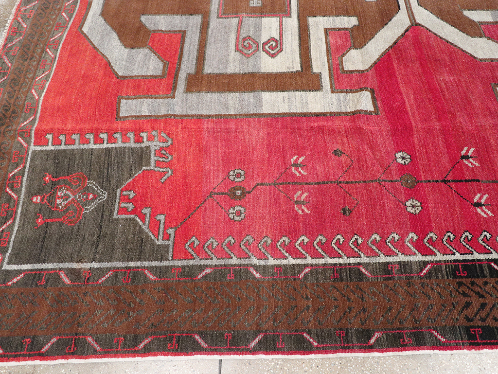 Vintage Turkish Anatolian Tribal Room Size Carpet, No.32419 - Galerie Shabab