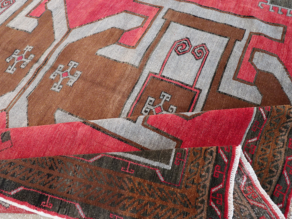 Vintage Turkish Anatolian Tribal Room Size Carpet, No.32419 - Galerie Shabab