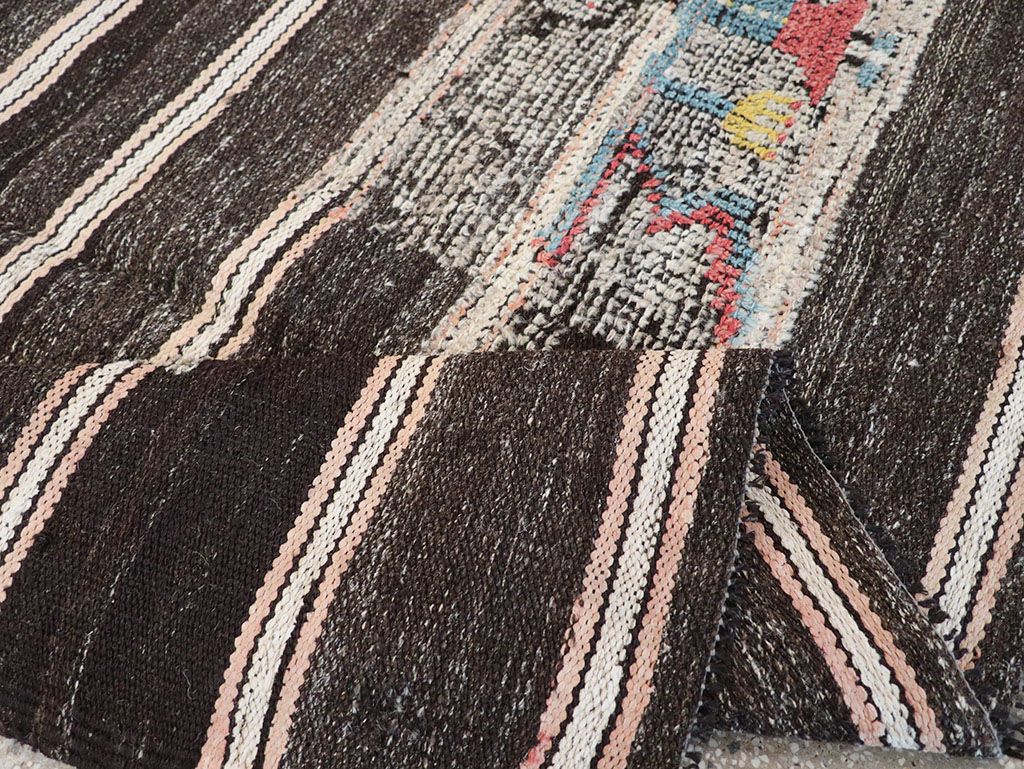 Vintage Persian Flatweave Kilim Pictorial Throw Rug, No.32428 - Galerie Shabab