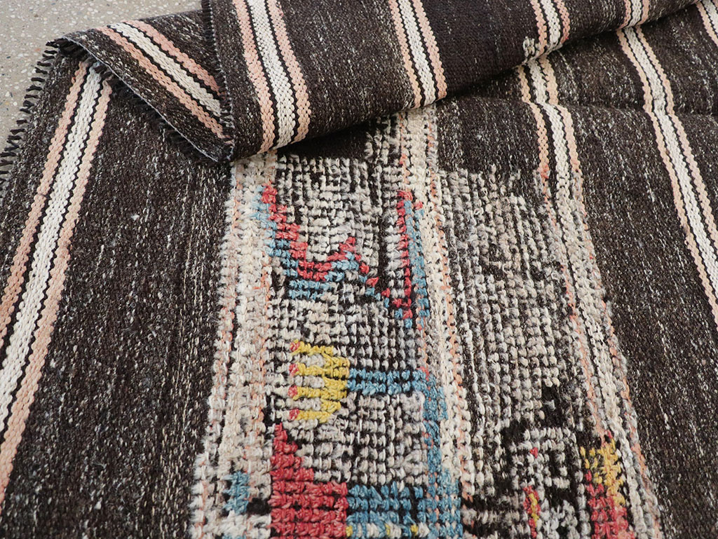 Vintage Persian Flatweave Kilim Pictorial Throw Rug, No.32428 - Galerie Shabab