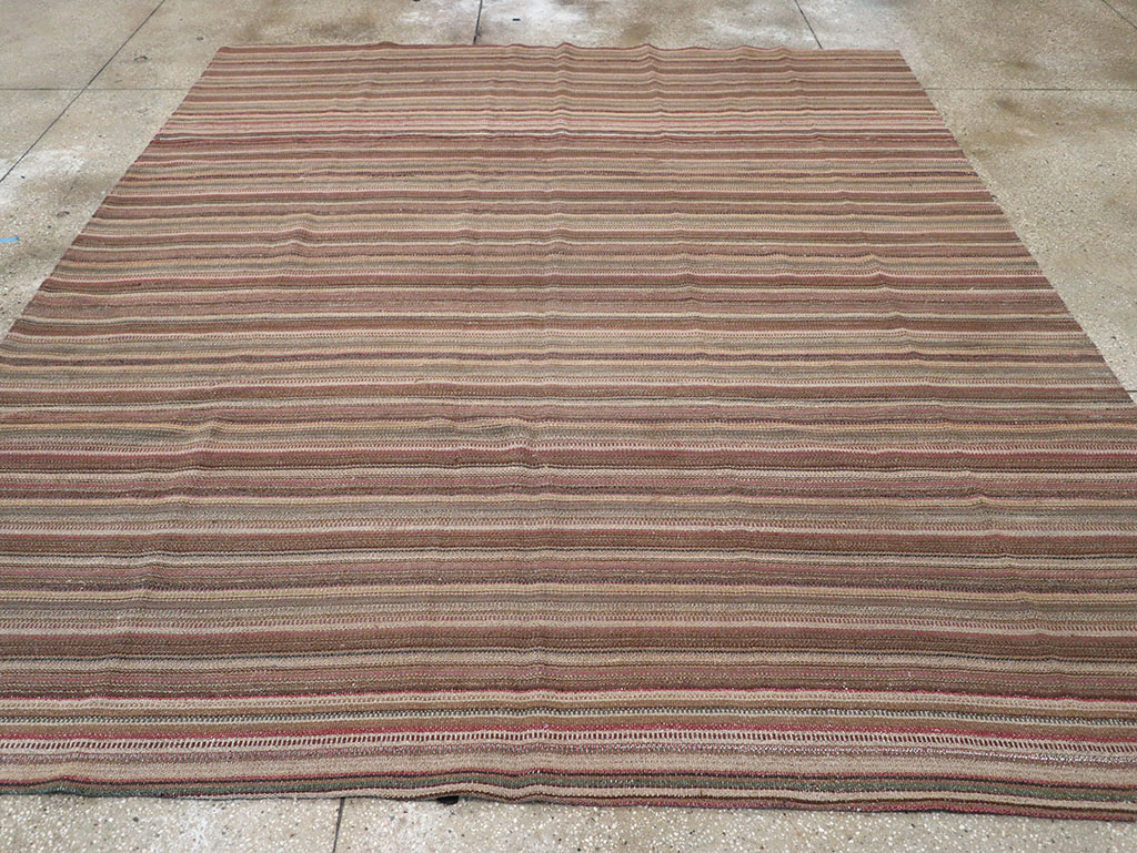 Vintage Persian Flatweave Kilim Room Size Carpet, No.32430 - Galerie Shabab