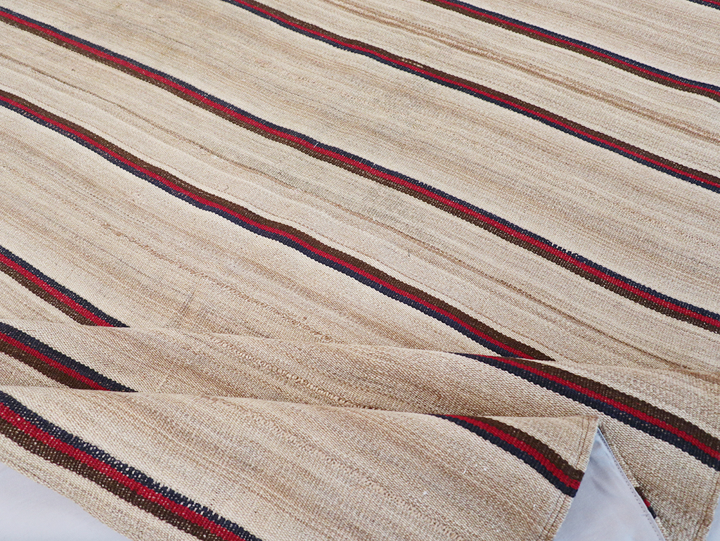 Vintage Persian Flatweave Kilim Small Room Size Carpet, No.32431 - Galerie Shabab