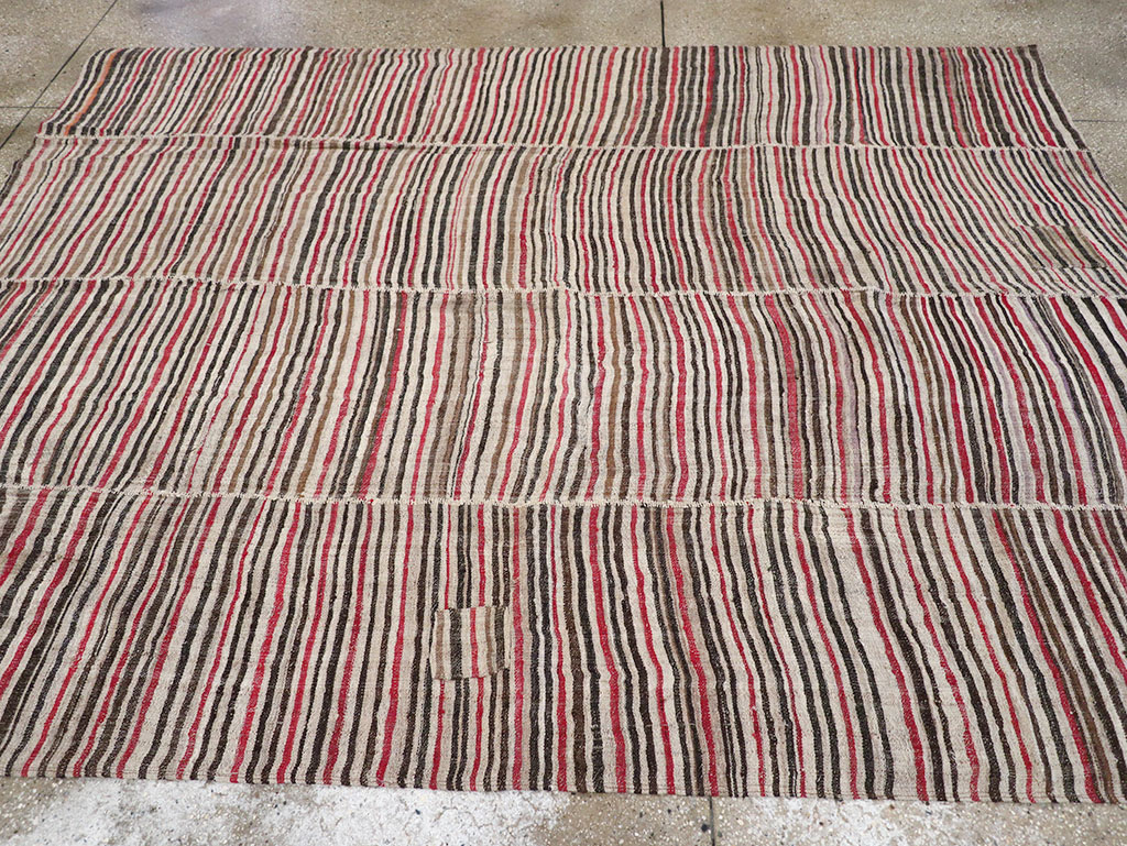 Vintage Persian Flatweave Kilim Accent Rug, No.32432 - Galerie Shabab
