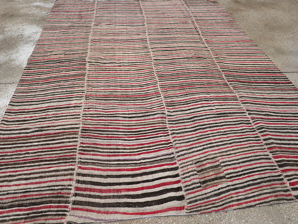 Vintage Persian Flatweave Kilim Accent Rug, No.32432 - Galerie Shabab