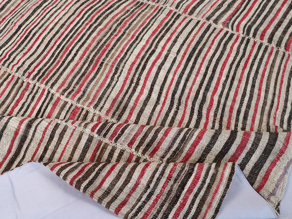 Vintage Persian Flatweave Kilim Accent Rug, No.32432 - Galerie Shabab